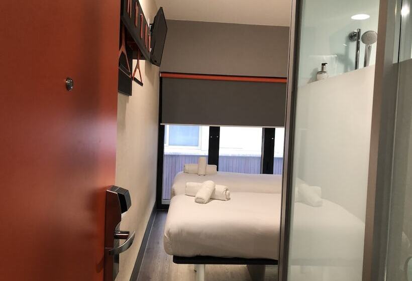 スタンダードルーム, Easyhotel Birmingham