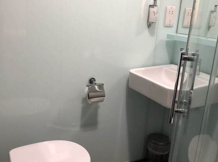 スタンダードルーム, Easyhotel Birmingham