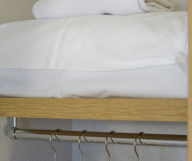 标准三人间, B&b Hotel Nîmes Ville Active, Parking Sécurisé Gratuit