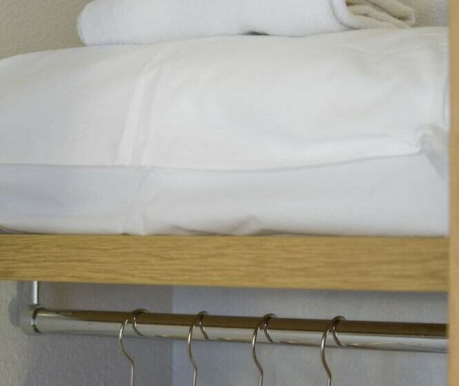 Номер Стандарт, B&b Hotel Nîmes Ville Active, Parking Sécurisé Gratuit