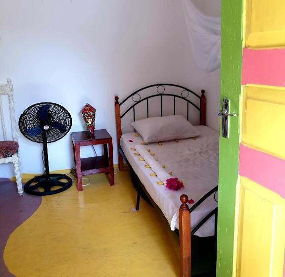 غرفة قياسية, Fontaine Garden Village