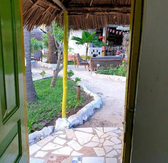 بنجلو قياسى, Fontaine Garden Village