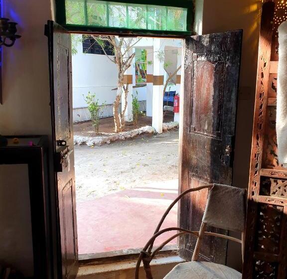 إستوديو قياسى, Fontaine Garden Village