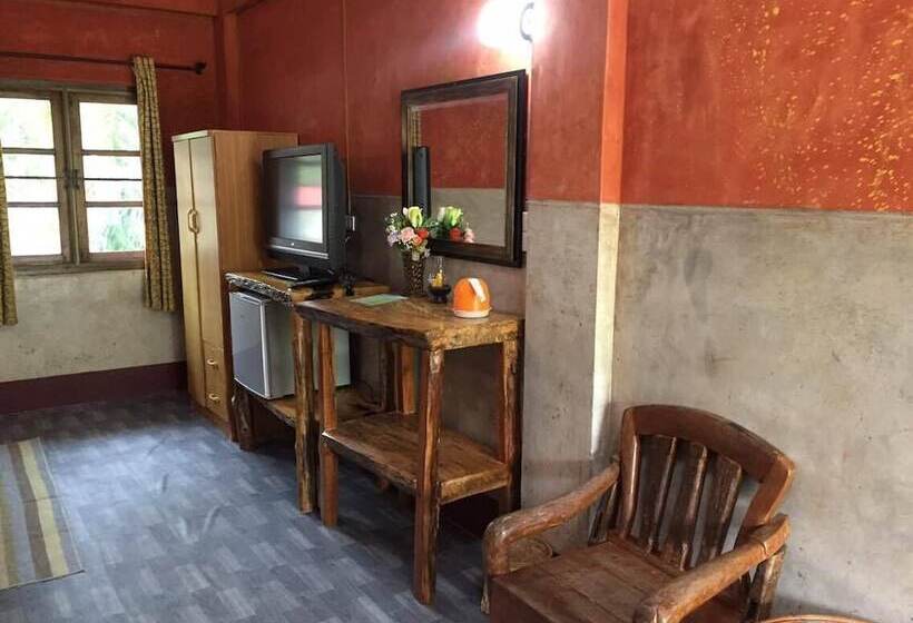 家庭间, Khun Mai Baan Suan Resort