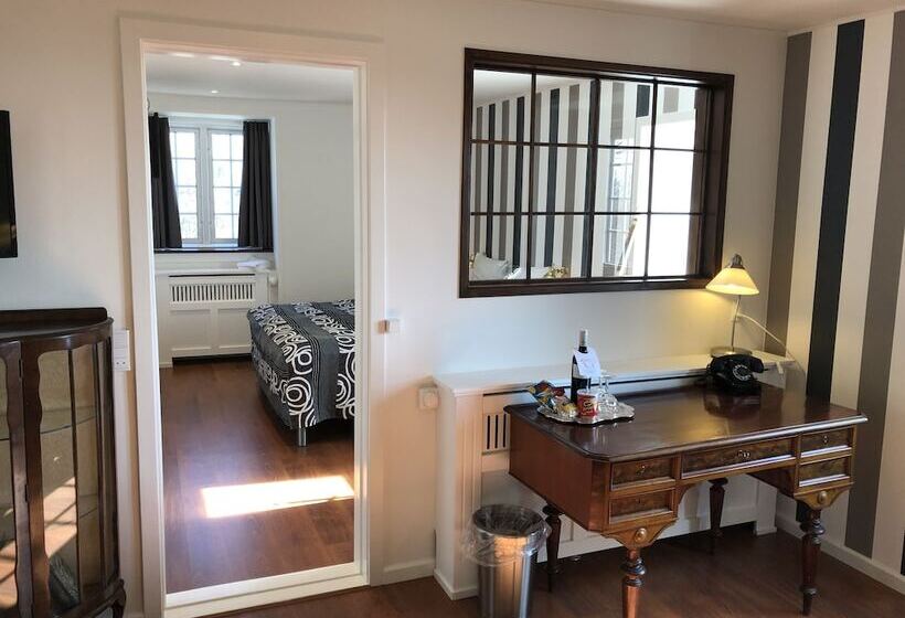 جناح جونيور, Rørvig Centret