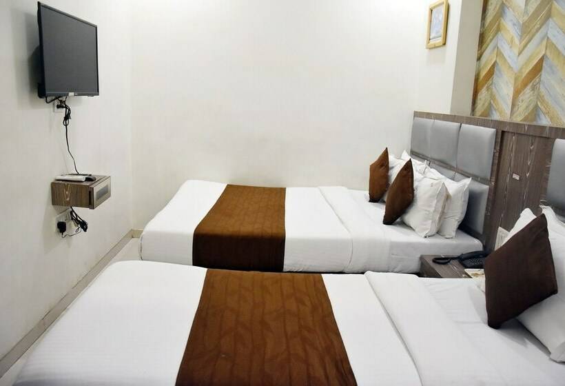 デラックストリプルルーム, Sanjary Palace