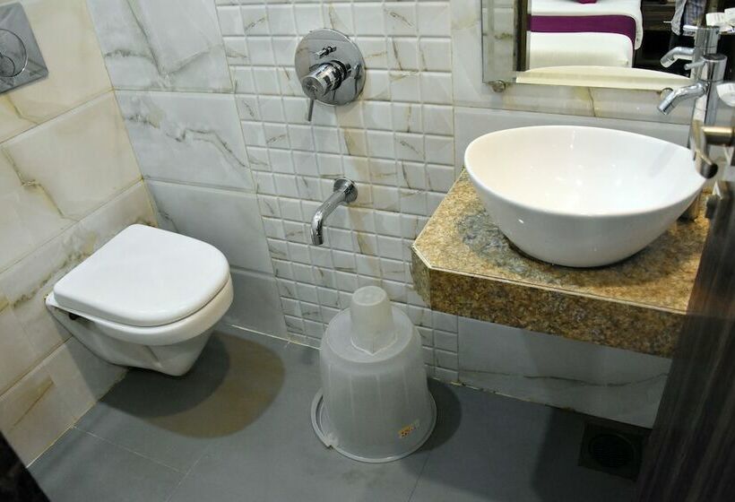 デラックストリプルルーム, Sanjary Palace