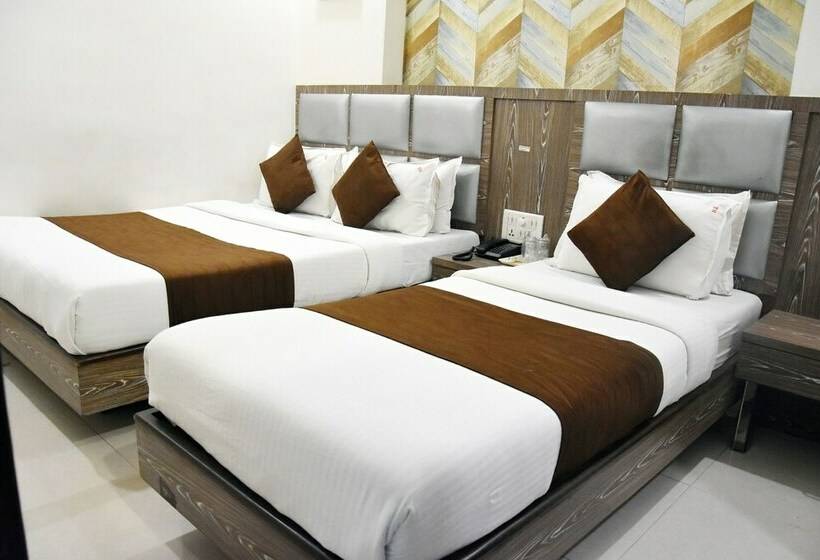 デラックストリプルルーム, Sanjary Palace