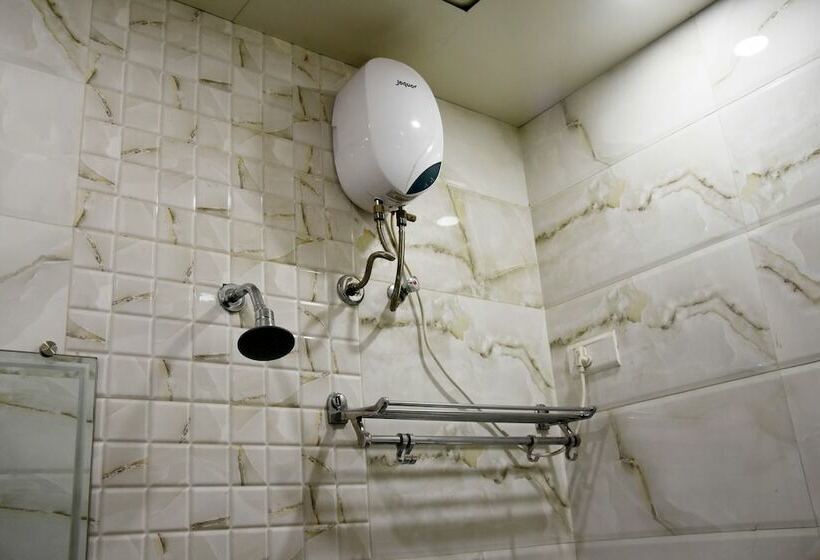 デラックストリプルルーム, Sanjary Palace