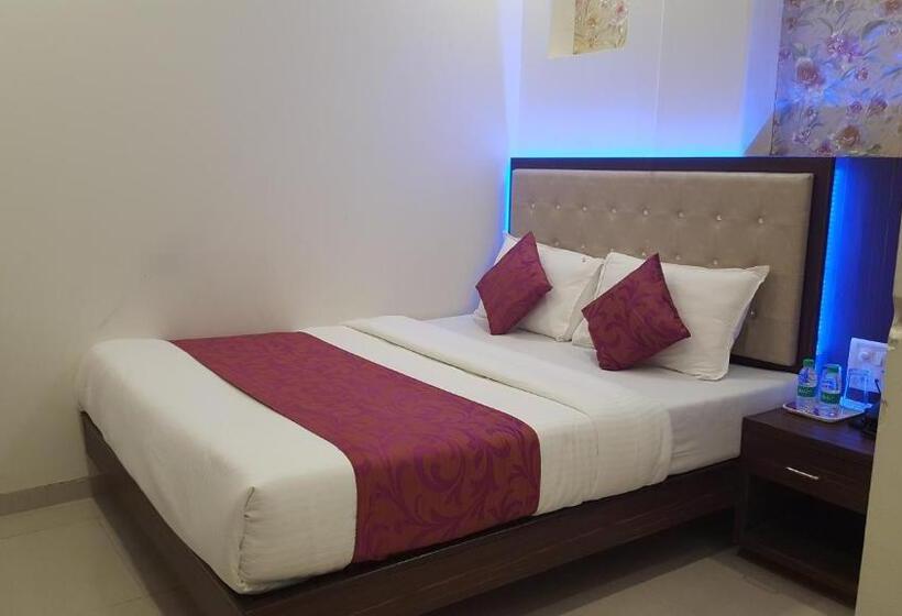 デラックストリプルルーム, Sanjary Palace