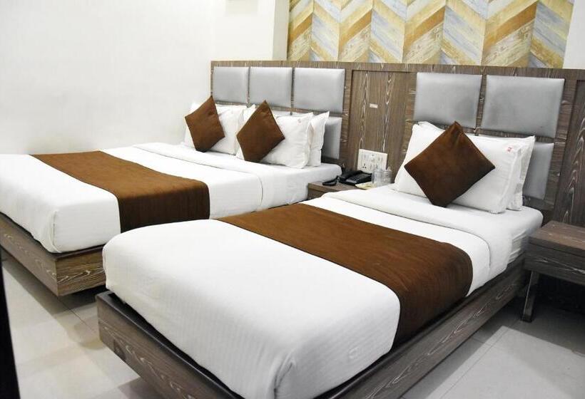 デラックストリプルルーム, Sanjary Palace