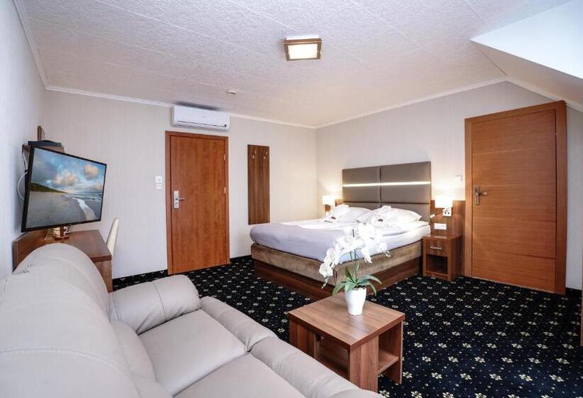 Superior suite with balcony, Spa Activia