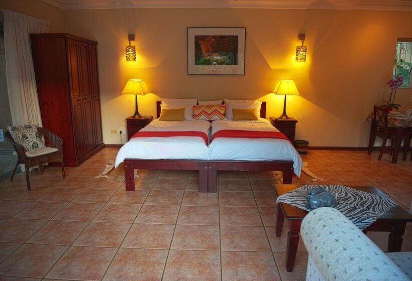 スタンダードスタジオ, Easy Five Guest House