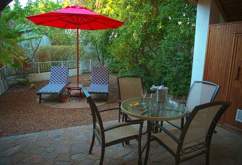 スタンダードスタジオ, Easy Five Guest House