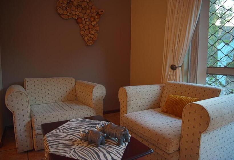 スタンダードスタジオ, Easy Five Guest House