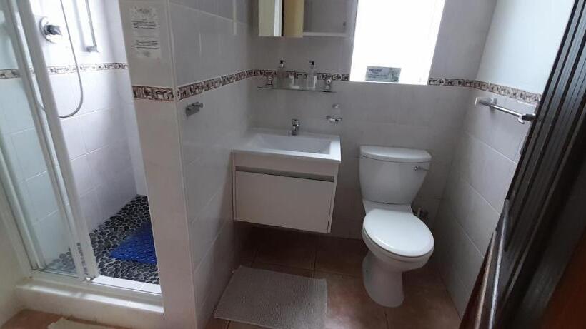 スタンダードスタジオ, Easy Five Guest House