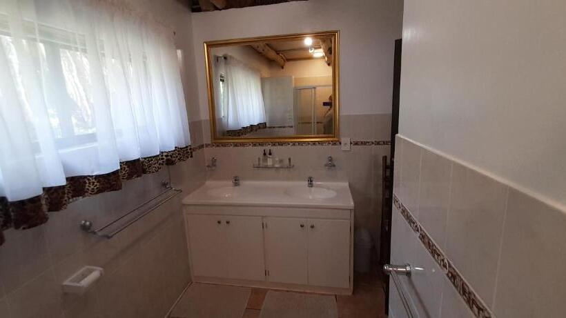 1ベッドルームドゥプレックスアパートメント, Easy Five Guest House