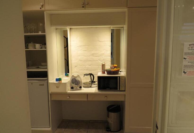 キングサイズベッドのスタンダードルーム, Easy Five Guest House