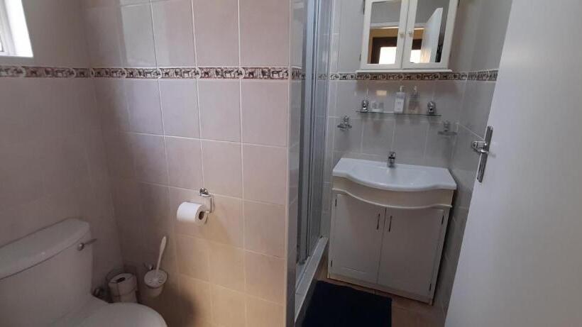 エコノミールーム, Easy Five Guest House