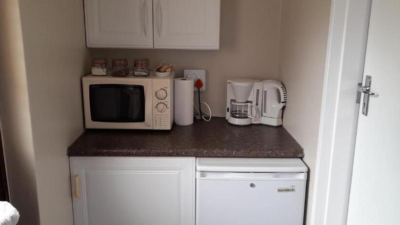 エコノミールーム, Easy Five Guest House