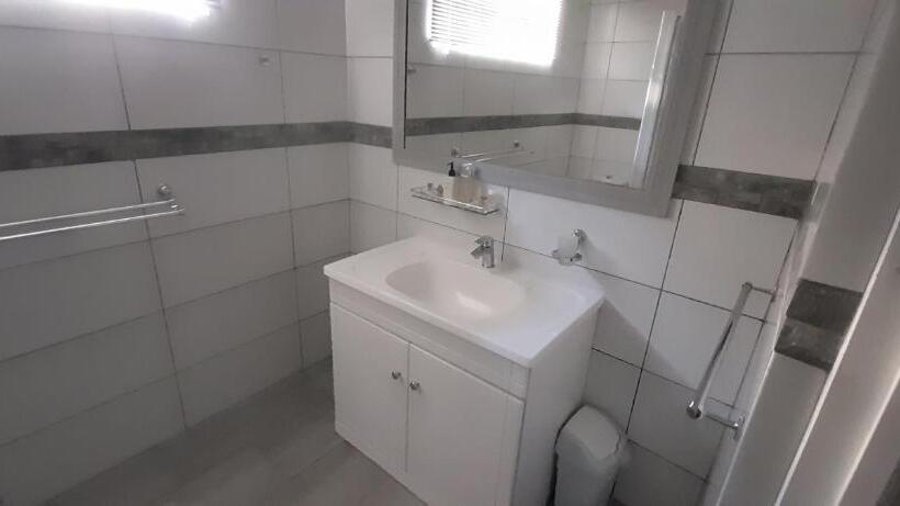 デラックスルーム, Easy Five Guest House