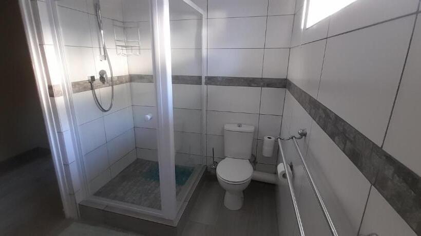 デラックスルーム, Easy Five Guest House