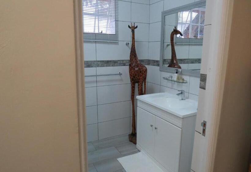 デラックスルーム, Easy Five Guest House