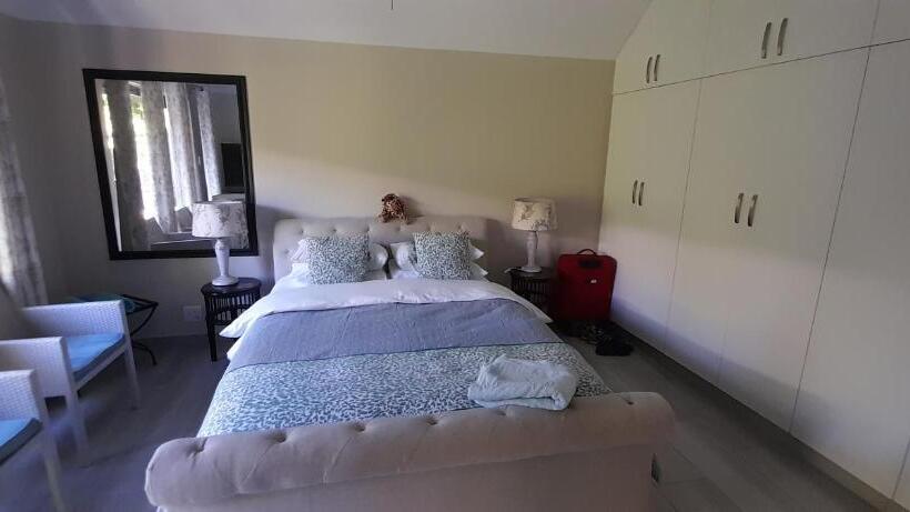 デラックスルーム, Easy Five Guest House