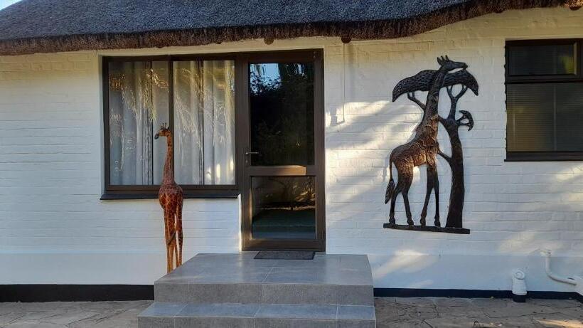 デラックスルーム, Easy Five Guest House