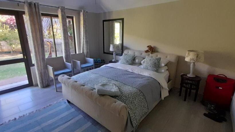 デラックスルーム, Easy Five Guest House