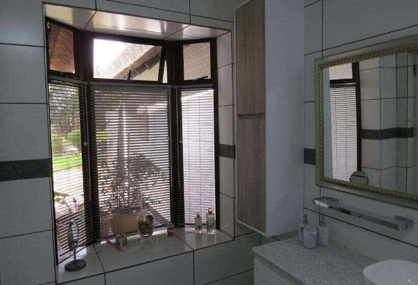 キングサイズベッドのデラックスルーム, Easy Five Guest House