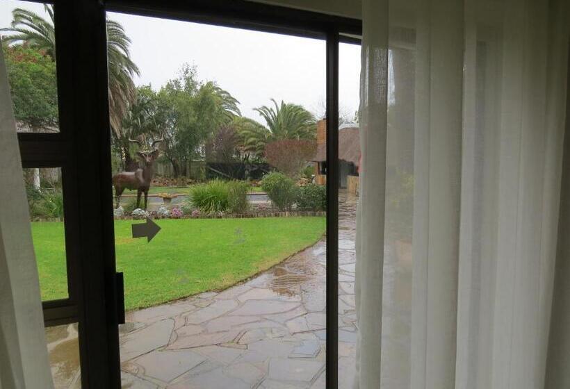 キングサイズベッドのデラックスルーム, Easy Five Guest House