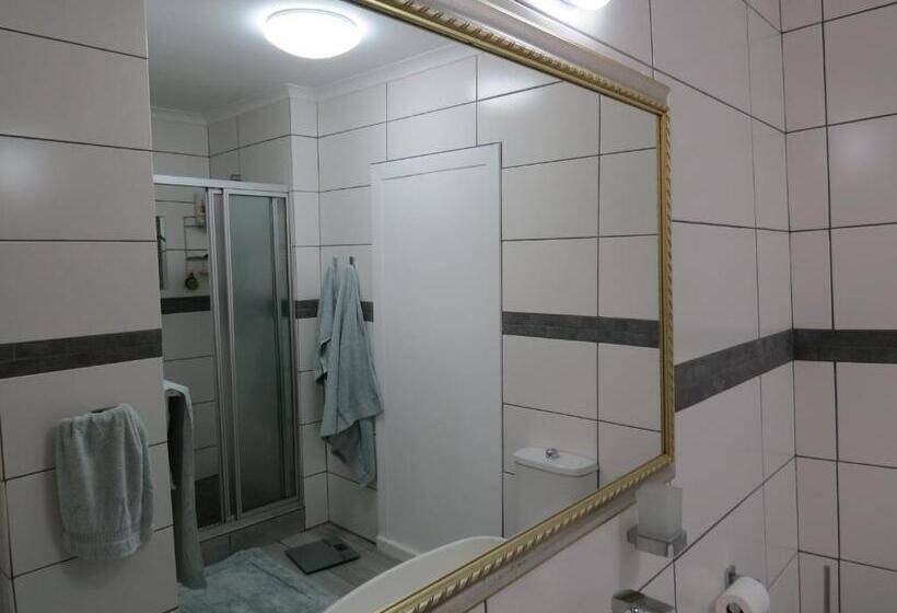 キングサイズベッドのデラックスルーム, Easy Five Guest House