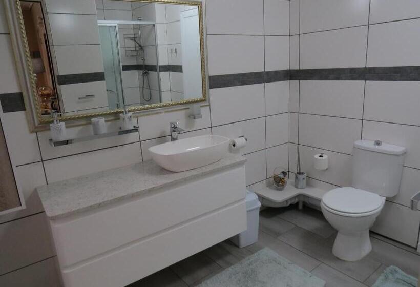 キングサイズベッドのデラックスルーム, Easy Five Guest House