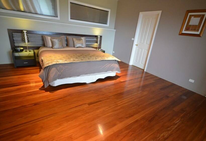 خانه 1 خوابه, The White House