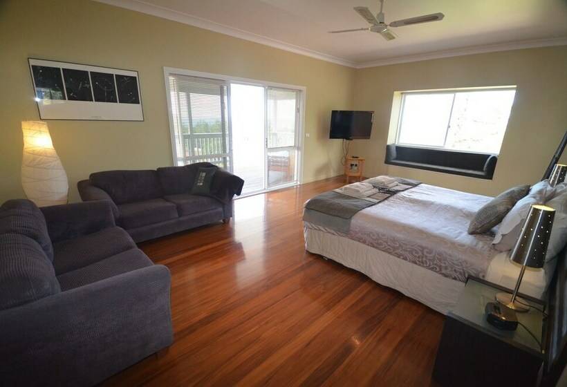 خانه 1 خوابه, The White House