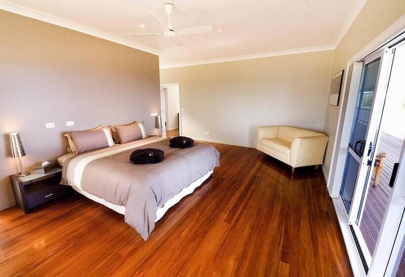 خانه 1 خوابه, The White House