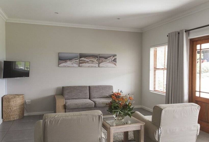 شقة غرفة واحدة, Raptor Rise