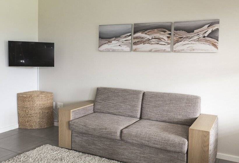 شقة غرفة واحدة, Raptor Rise