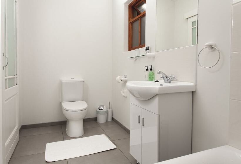 شقة غرفة واحدة, Raptor Rise