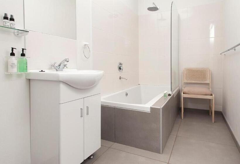 شقة غرفة واحدة, Raptor Rise