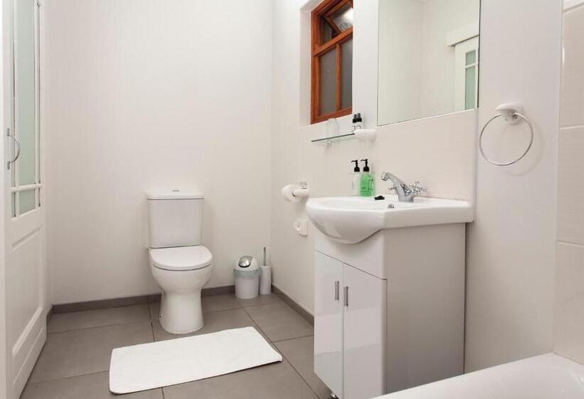 شقة غرفة واحدة, Raptor Rise