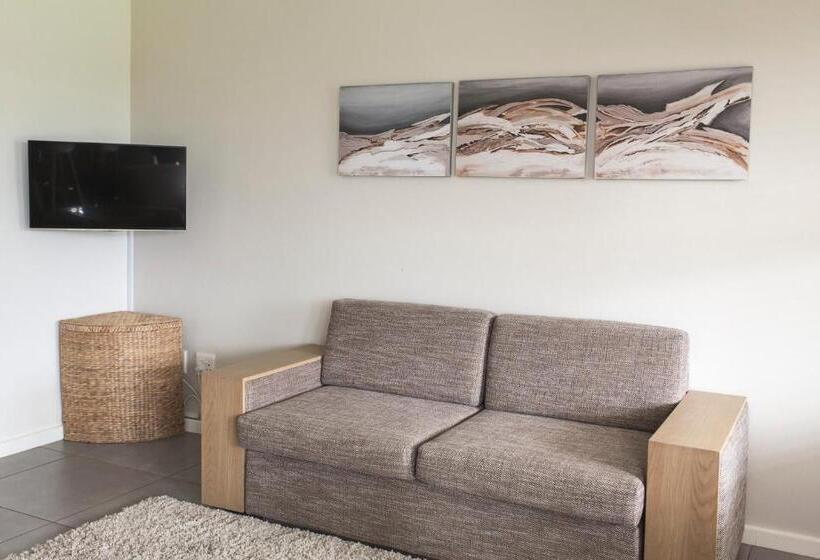 شقة غرفة واحدة, Raptor Rise