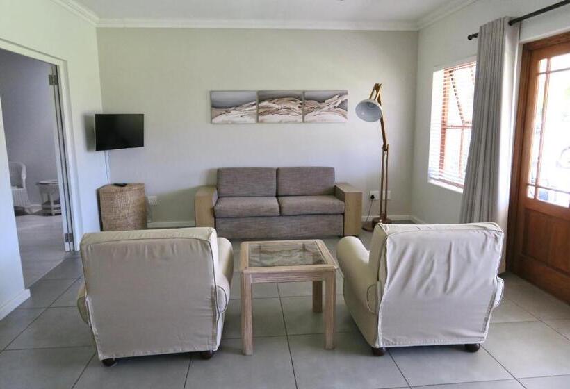 شقة غرفة واحدة, Raptor Rise