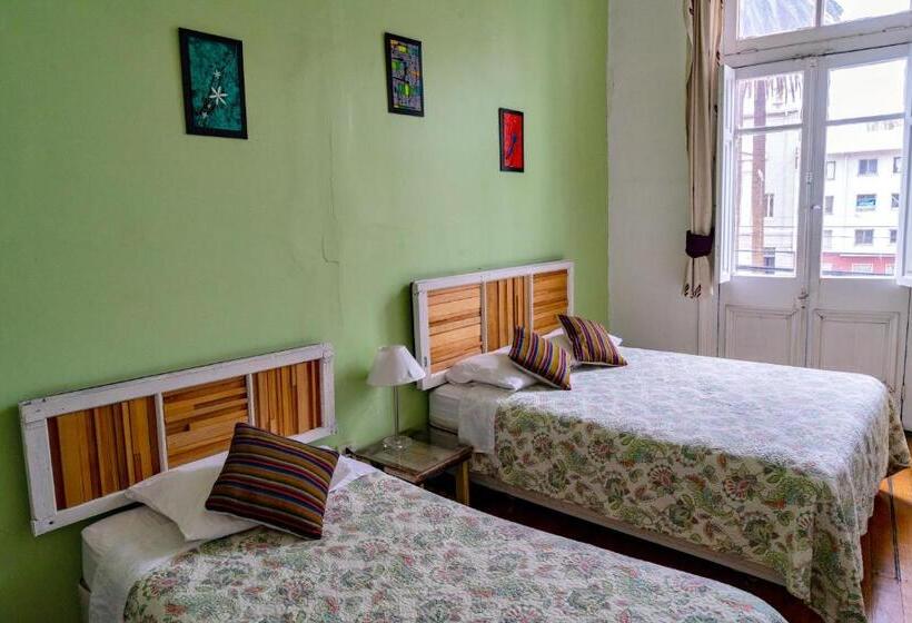 اتاق لوکس با بالکن, Nomada