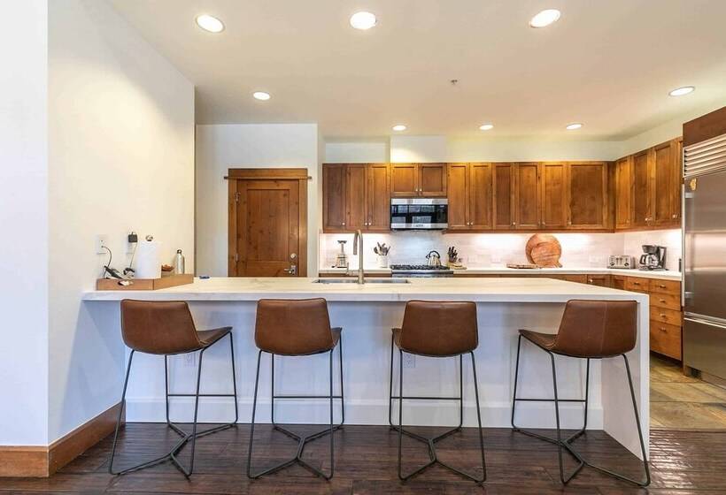 Апартаменты 3 Спальни, East West Hospitality Tahoe