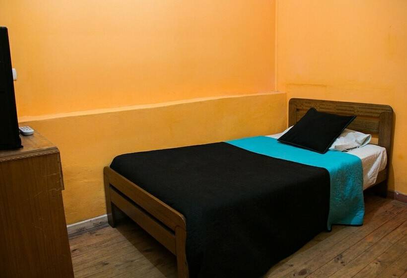 اتاق استاندارد یک تخته با سرویس بهداشتی مشترک, Hostal Tricontinental