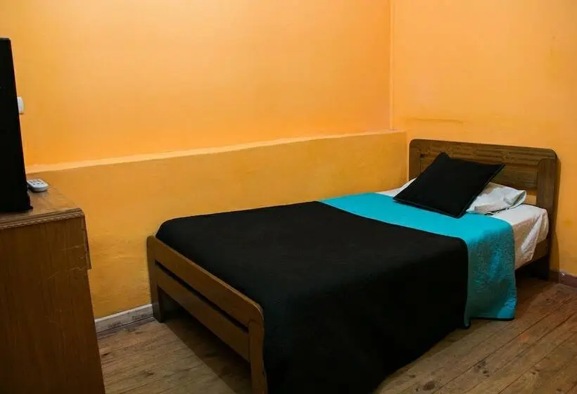 اتاق استاندارد یک تخته با سرویس بهداشتی مشترک, Hostal Tricontinental