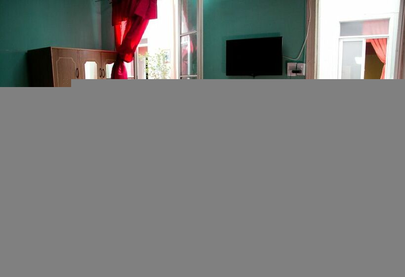 اتاق استاندارد با سرویس بهداشتی مشترک, Hostal Tricontinental