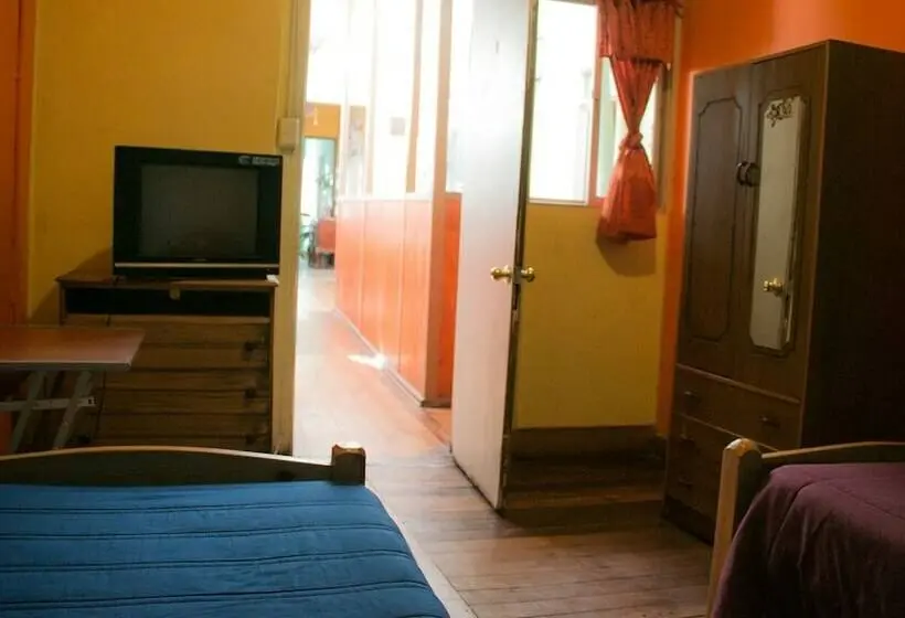 اتاق استاندارد با سرویس بهداشتی مشترک, Hostal Tricontinental